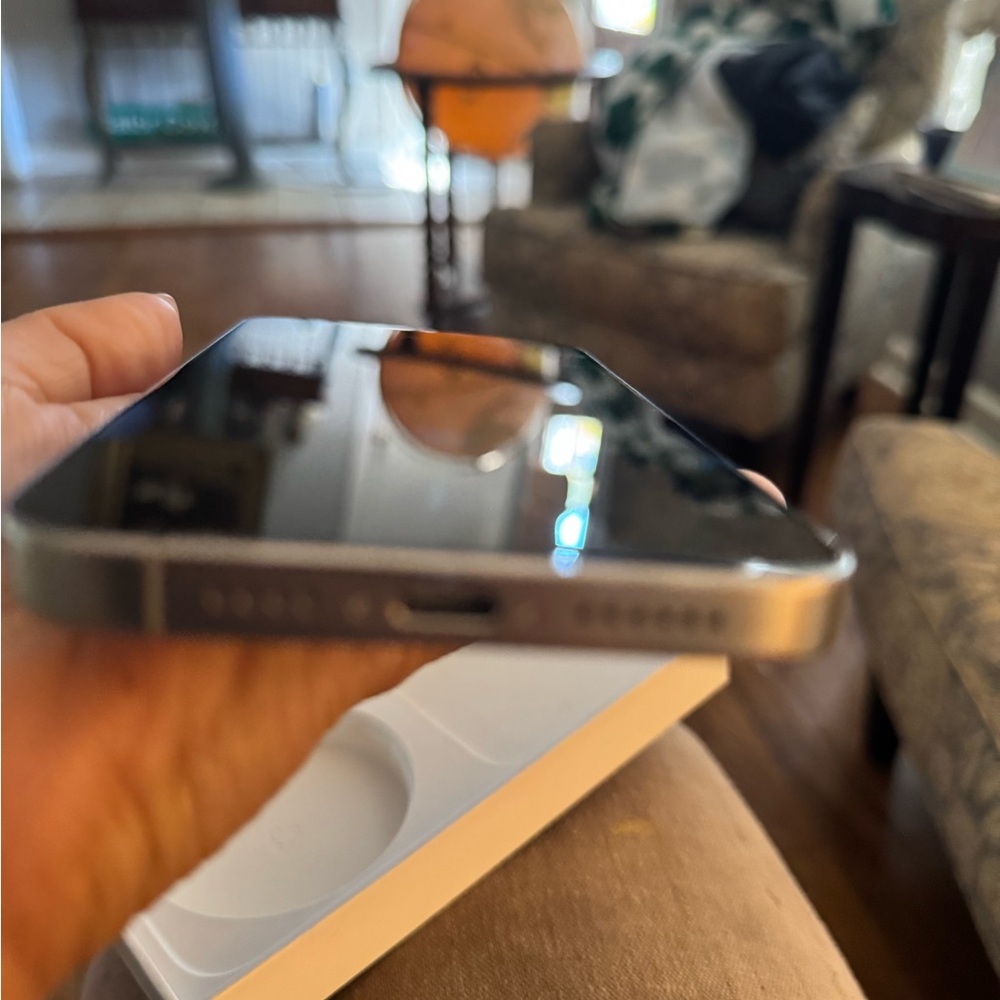 Silver Smartphone - Picture 9 of 13
